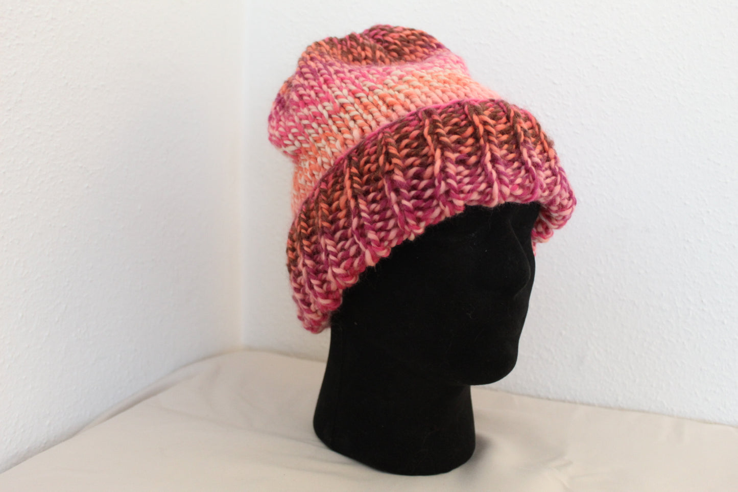 'TEAGAN' Beanie in MAGENTA MOOD