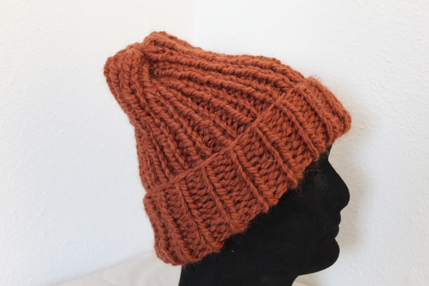 ‘TONY’ Beanie in RUST ORANGE